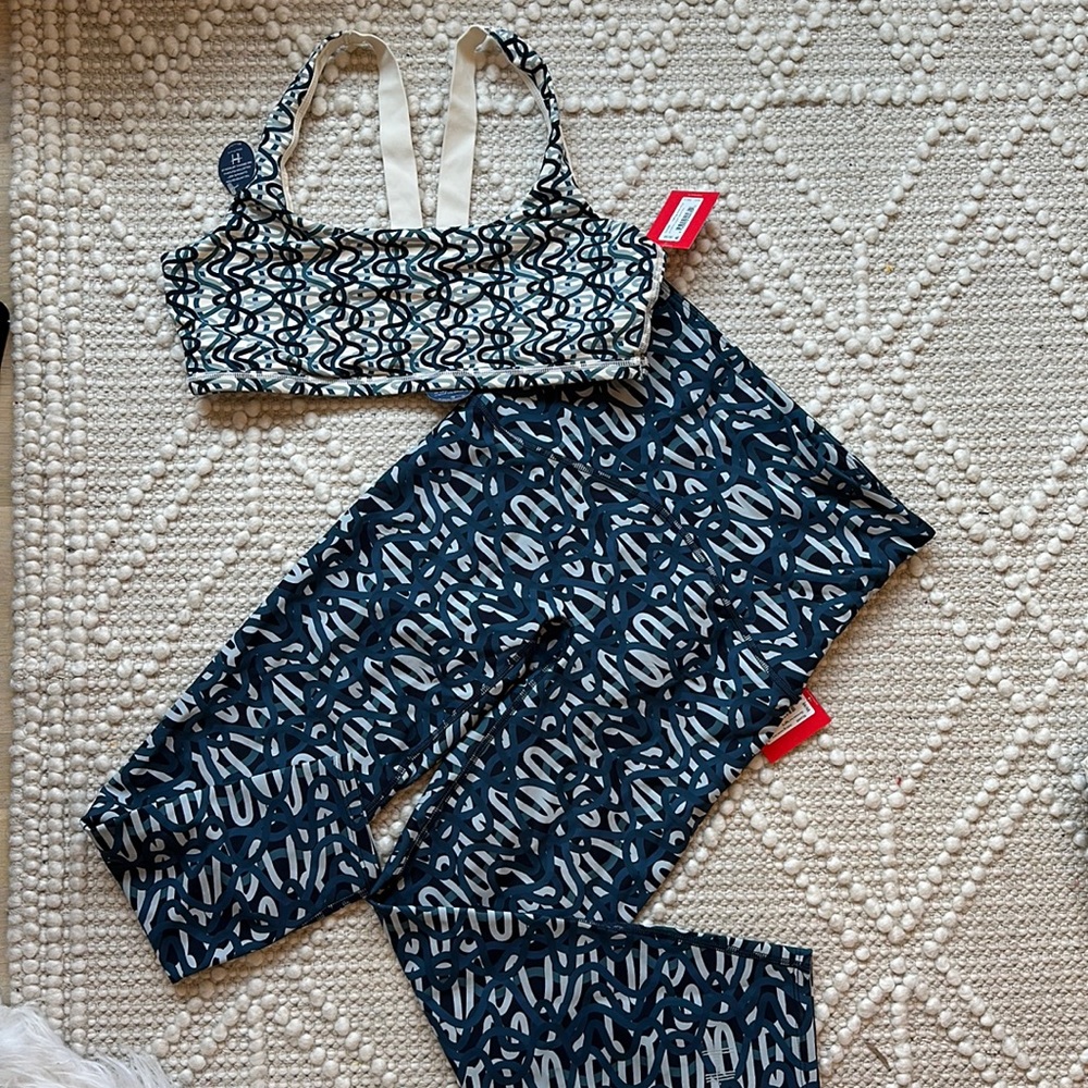 NWT Spanx limited edition illuminate her leggings and sports bra set
